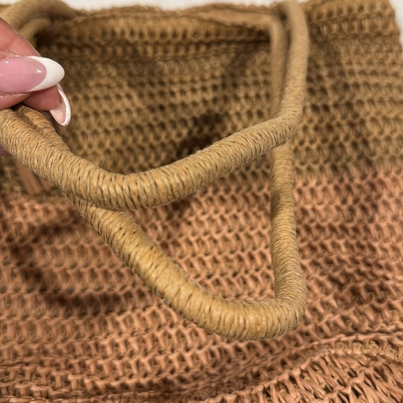 ⚫️⚫️ OLD NAVY COLOR-BLOCKED STRAW TOTE - Picture 7 of 9